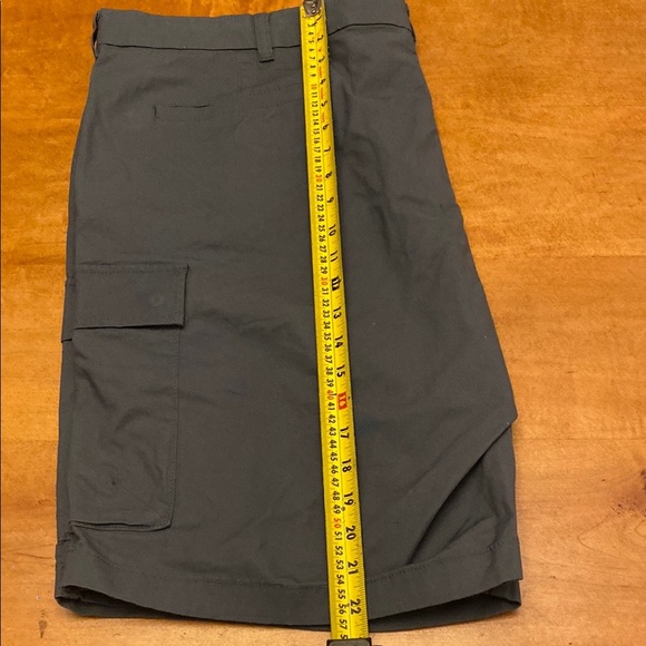 Dockers Men's Dark Gray Cargo Shorts - Picture 3 of 6